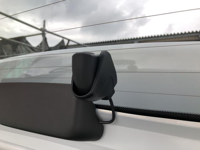 フィット ｅ：ＨＥＶネス　純正ナビ　前後ドラレコ　ＬＥＤ　アルミホイール　禁煙車　ワンオーナー　衝突軽減　Ｒカメ　パーキングセンサー　サイドカーテンエアバック　地デジ　ＵＳＢ　オートエアコン　ＤＶＤ　スマキー　エアバッグ（8枚目）