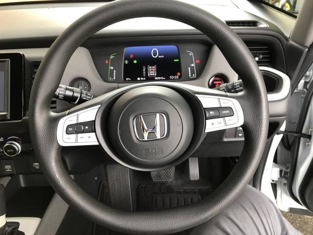 フィット ｅ：ＨＥＶネス　純正ナビ　前後ドラレコ　ＬＥＤ　アルミホイール　禁煙車　ワンオーナー　衝突軽減　Ｒカメ　パーキングセンサー　サイドカーテンエアバック　地デジ　ＵＳＢ　オートエアコン　ＤＶＤ　スマキー　エアバッグ（9枚目）