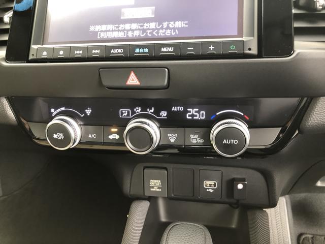 フィット ｅ：ＨＥＶネス　純正ナビ　前後ドラレコ　ＬＥＤ　アルミホイール　禁煙車　ワンオーナー　衝突軽減　Ｒカメ　パーキングセンサー　サイドカーテンエアバック　地デジ　ＵＳＢ　オートエアコン　ＤＶＤ　スマキー　エアバッグ（13枚目）