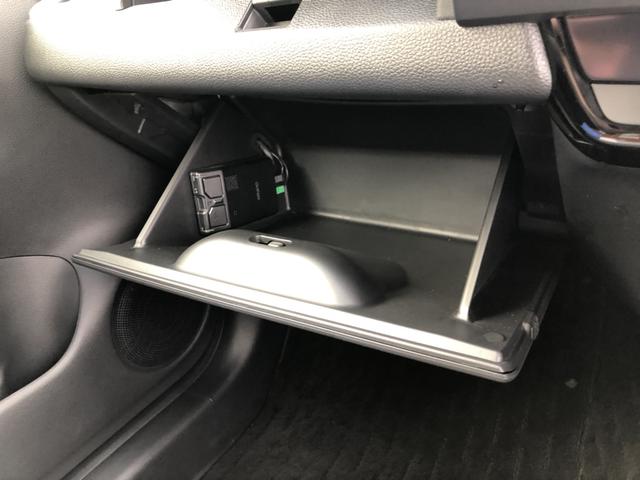 フィット ｅ：ＨＥＶネス　純正ナビ　前後ドラレコ　ＬＥＤ　アルミホイール　禁煙車　ワンオーナー　衝突軽減　Ｒカメ　パーキングセンサー　サイドカーテンエアバック　地デジ　ＵＳＢ　オートエアコン　ＤＶＤ　スマキー　エアバッグ（17枚目）