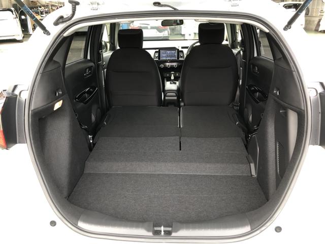 フィット ｅ：ＨＥＶネス　純正ナビ　前後ドラレコ　ＬＥＤ　アルミホイール　禁煙車　ワンオーナー　衝突軽減　Ｒカメ　パーキングセンサー　サイドカーテンエアバック　地デジ　ＵＳＢ　オートエアコン　ＤＶＤ　スマキー　エアバッグ（29枚目）