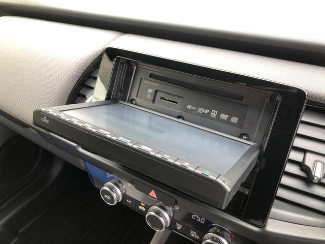 フィット ｅ：ＨＥＶネス　純正ナビ　前後ドラレコ　ＬＥＤ　アルミホイール　禁煙車　ワンオーナー　衝突軽減　Ｒカメ　パーキングセンサー　サイドカーテンエアバック　地デジ　ＵＳＢ　オートエアコン　ＤＶＤ　スマキー　エアバッグ（65枚目）