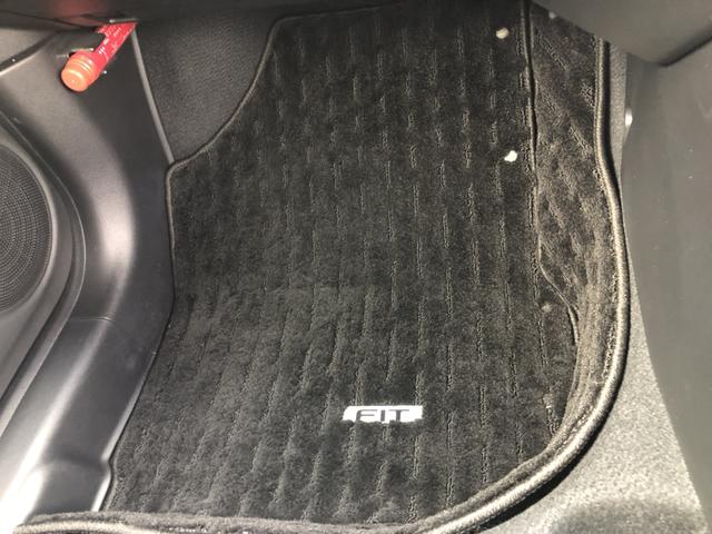 フィット ｅ：ＨＥＶネス　純正ナビ　前後ドラレコ　ＬＥＤ　アルミホイール　禁煙車　ワンオーナー　衝突軽減　Ｒカメ　パーキングセンサー　サイドカーテンエアバック　地デジ　ＵＳＢ　オートエアコン　ＤＶＤ　スマキー　エアバッグ（69枚目）