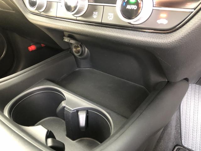 ＺＲ－Ｖ Ｘ　レンタカーアップ　純正ナビ　ドラレコ　ＥＴＣ　クルーズコントロール　ＬＥＤ　電動リアゲート　禁煙車　クリアランスソナー　地デジ　Ｂカメ　ＥＳＣ　サイドカーテンエアバック　エアコン　整備記録簿　ＵＳＢ（22枚目）
