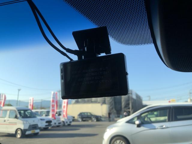 ヴェゼル ハイブリッドＺ・ホンダセンシング　純正ナビ　ＥＴＣ　前後ドラレコ　シートヒーター　クルーズコントロール　アルミホイール　ＬＥＤ　ワンオーナー　禁煙車　レーダーサポート　１オーナ－　ＤＶＤ再生機能　整備記録簿　横滑り防止システム　フルセ（7枚目）