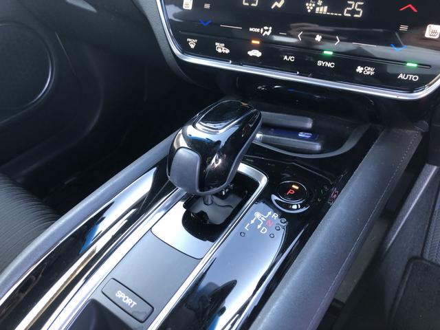 ヴェゼル ハイブリッドＺ・ホンダセンシング　純正ナビ　ＥＴＣ　前後ドラレコ　シートヒーター　クルーズコントロール　アルミホイール　ＬＥＤ　ワンオーナー　禁煙車　レーダーサポート　１オーナ－　ＤＶＤ再生機能　整備記録簿　横滑り防止システム　フルセ（12枚目）