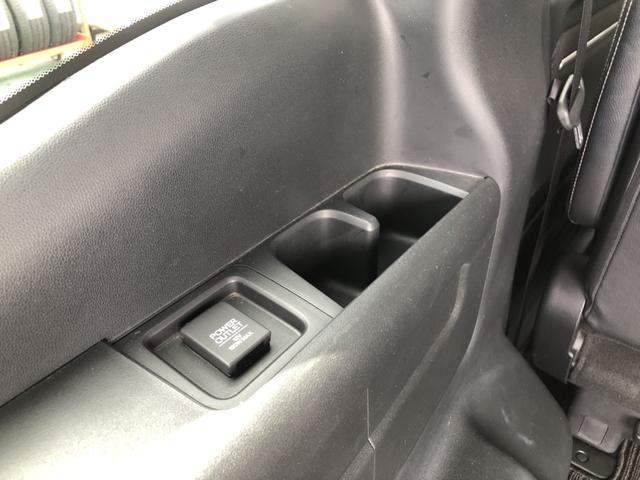 ステップワゴンスパーダ スパーダ・クールスピリットホンダセンシング　純正ナビ　リア席モニター　ＥＴＣ　両側電動ドア　ＬＥＤ　アルミホイール　サイドエアバック　スマートキ　左右電動スライドドア　バックモニタ　地ＴＶ　ナビ＆ＴＶ　三列シート　ＵＳＢ　助手席エアバッグ　禁煙（70枚目）