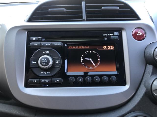 フィット Ｇ　純正ディスプレイオーディオ　バックカメラ　ワンオーナー　禁煙車　運転席助手席エアバッグ　Ｂモニター　キーレスリモコン　盗難防止システム　エアコン　ＡＢＳ　パワーウィンドウ　１オーナー　定期点検記録簿（4枚目）