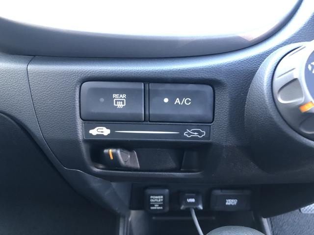 フィット Ｇ　純正ディスプレイオーディオ　バックカメラ　ワンオーナー　禁煙車　運転席助手席エアバッグ　Ｂモニター　キーレスリモコン　盗難防止システム　エアコン　ＡＢＳ　パワーウィンドウ　１オーナー　定期点検記録簿（11枚目）