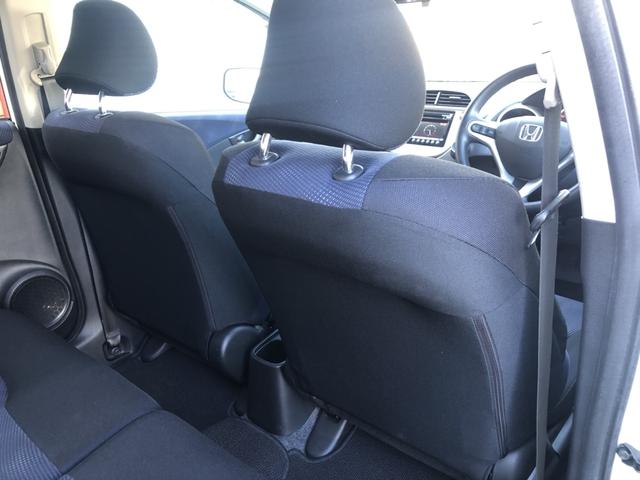 フィット Ｇ　純正ディスプレイオーディオ　バックカメラ　ワンオーナー　禁煙車　運転席助手席エアバッグ　Ｂモニター　キーレスリモコン　盗難防止システム　エアコン　ＡＢＳ　パワーウィンドウ　１オーナー　定期点検記録簿（17枚目）