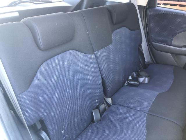 フィット Ｇ　純正ディスプレイオーディオ　バックカメラ　ワンオーナー　禁煙車　運転席助手席エアバッグ　Ｂモニター　キーレスリモコン　盗難防止システム　エアコン　ＡＢＳ　パワーウィンドウ　１オーナー　定期点検記録簿（18枚目）