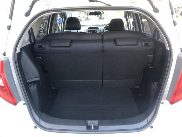 フィット Ｇ　純正ディスプレイオーディオ　バックカメラ　ワンオーナー　禁煙車　運転席助手席エアバッグ　Ｂモニター　キーレスリモコン　盗難防止システム　エアコン　ＡＢＳ　パワーウィンドウ　１オーナー　定期点検記録簿（21枚目）