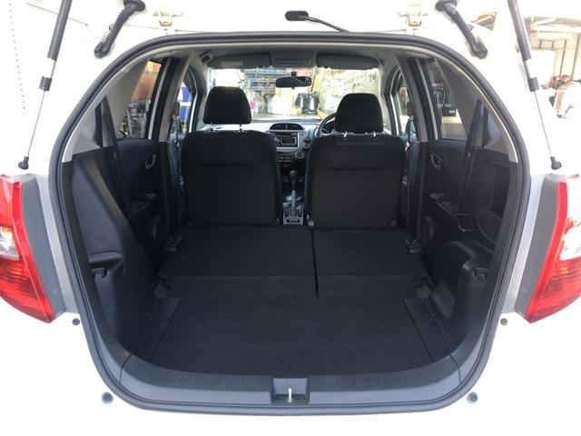 フィット Ｇ　純正ディスプレイオーディオ　バックカメラ　ワンオーナー　禁煙車　運転席助手席エアバッグ　Ｂモニター　キーレスリモコン　盗難防止システム　エアコン　ＡＢＳ　パワーウィンドウ　１オーナー　定期点検記録簿（22枚目）