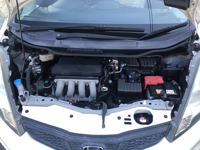 フィット Ｇ　純正ディスプレイオーディオ　バックカメラ　ワンオーナー　禁煙車　運転席助手席エアバッグ　Ｂモニター　キーレスリモコン　盗難防止システム　エアコン　ＡＢＳ　パワーウィンドウ　１オーナー　定期点検記録簿（27枚目）