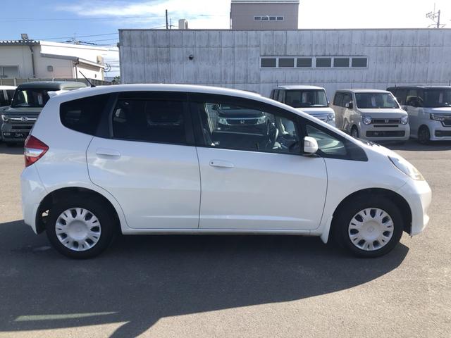 フィット Ｇ　純正ディスプレイオーディオ　バックカメラ　ワンオーナー　禁煙車　運転席助手席エアバッグ　Ｂモニター　キーレスリモコン　盗難防止システム　エアコン　ＡＢＳ　パワーウィンドウ　１オーナー　定期点検記録簿（30枚目）