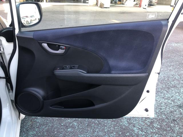 フィット Ｇ　純正ディスプレイオーディオ　バックカメラ　ワンオーナー　禁煙車　運転席助手席エアバッグ　Ｂモニター　キーレスリモコン　盗難防止システム　エアコン　ＡＢＳ　パワーウィンドウ　１オーナー　定期点検記録簿（47枚目）