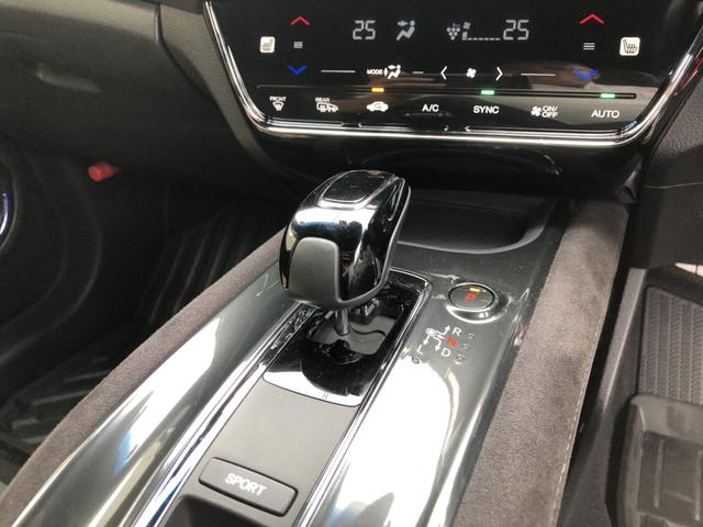 ヴェゼル ハイブリッドＲＳ・ホンダセンシング　純正ナビ　ＥＴＣ　ドラレコ　ＬＥＤ　アルミホイール　シートヒーター　ホンダセンシング　１オ－ナ－　定期点検記録簿　サイドＳＲＳ　Ｒカメ　フルオートエアコン　禁煙　ＵＳＢ接続　両席エアバック　スマキー（11枚目）