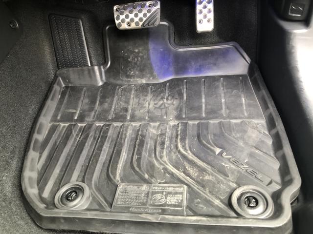 ヴェゼル ハイブリッドＲＳ・ホンダセンシング　純正ナビ　ＥＴＣ　ドラレコ　ＬＥＤ　アルミホイール　シートヒーター　ホンダセンシング　１オ－ナ－　定期点検記録簿　サイドＳＲＳ　Ｒカメ　フルオートエアコン　禁煙　ＵＳＢ接続　両席エアバック　スマキー（67枚目）