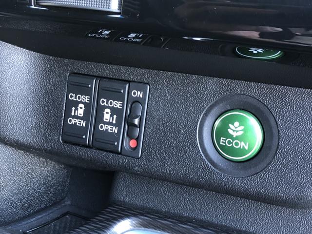 ステップワゴンスパーダ e:HEVスパーダG・EXホンダセンシング 純正ナビ リア席モニター ETC 前後ドラレコ 両側電動ドア LED アルミホイール エアバック Pアシスト 地デジ クルコン サイドエアバッグ シ-トヒ-タ- 衝突軽減システム 1オーナー スマキー(17枚目)