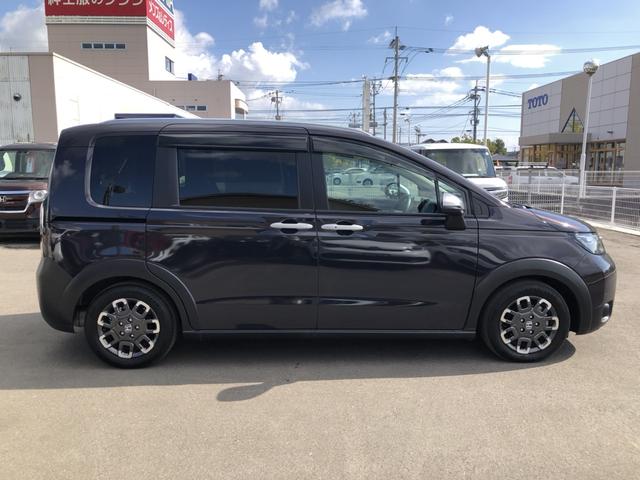 フリード e:HEVクロスター 試乗車アップ 純正ナビ ETC 前後ドラレコ 両側電動ドア LED アルミホイール Sヒーター 衝突軽減ブレーキシステム フルセグ 禁煙車 オートエアコン バックモニター パーキングセンサー キーレス(42枚目)