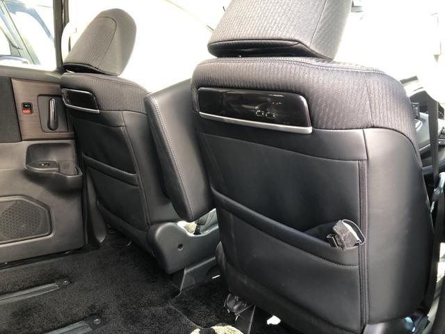 【座席シート】シート後側に便利な収納ポケットがあります。