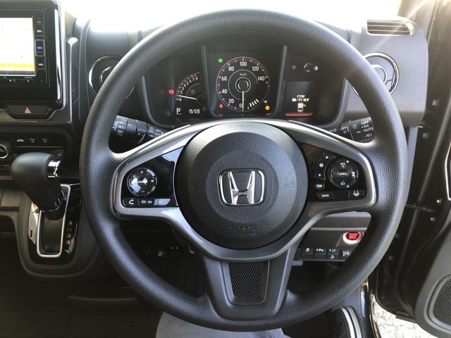 【ハンドル】ステアリングスイッチとクルーズコントロールがついていて便利です！