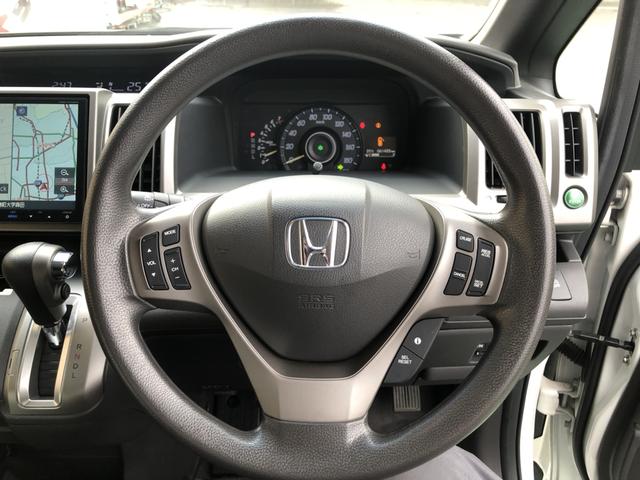 【ハンドル】ステアリングスイッチとクルーズコントロールがついていて便利です！