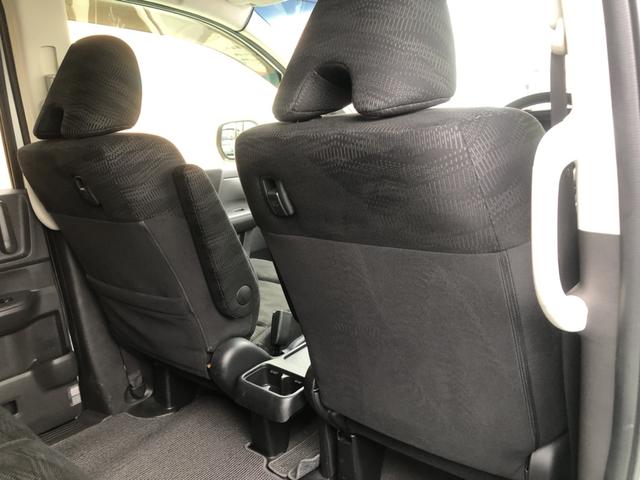 【座席シート】シート後側に便利な収納ポケットがあります。