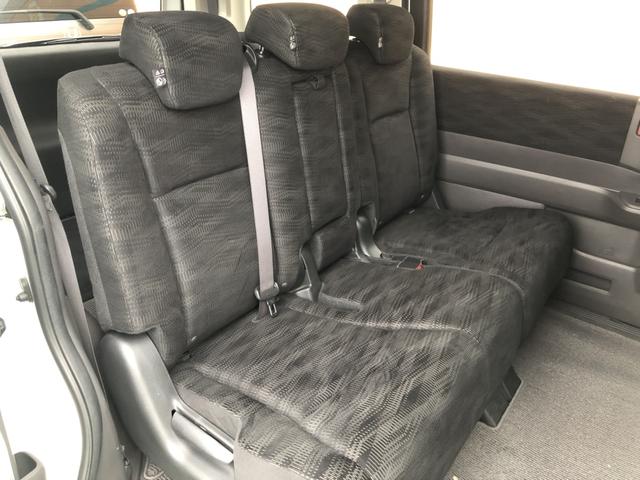 【後部座席】座り心地が良く快適なドライブを楽しんでいただけます！