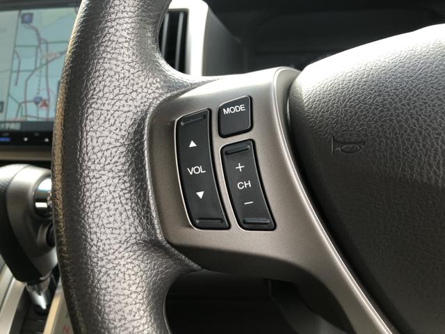 【ステアリングスイッチ】手元のボタンで、オーディオ／ビジュアルの基本的な操作を行うことができて便利です！