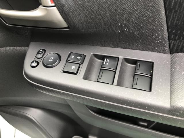 【窓操作部分】運転席のスイッチでは、すべてのウィンドーの開閉操作を行うことができます。