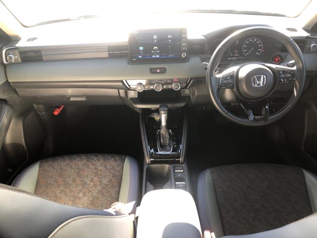 ヴェゼル ｅ：ＨＥＶＸ・ＨｕＮＴパッケージ　試乗車アップ　純正ナビ　ＥＴＣ　前後ドラレコ　ＬＥＤ　アルミホイール　盗難防止システム　地デジフルセグ　サイドエアバッグ　Ｂカメラ　クリアランスソナー　横滑り防止機能　スマートキー　禁煙　オートライト（3枚目）