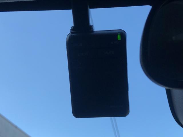 ヴェゼル ｅ：ＨＥＶＸ・ＨｕＮＴパッケージ　試乗車アップ　純正ナビ　ＥＴＣ　前後ドラレコ　ＬＥＤ　アルミホイール　盗難防止システム　地デジフルセグ　サイドエアバッグ　Ｂカメラ　クリアランスソナー　横滑り防止機能　スマートキー　禁煙　オートライト（9枚目）