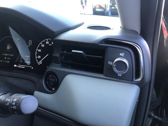 ヴェゼル ｅ：ＨＥＶＸ・ＨｕＮＴパッケージ　試乗車アップ　純正ナビ　ＥＴＣ　前後ドラレコ　ＬＥＤ　アルミホイール　盗難防止システム　地デジフルセグ　サイドエアバッグ　Ｂカメラ　クリアランスソナー　横滑り防止機能　スマートキー　禁煙　オートライト（18枚目）