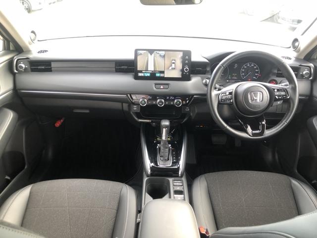 ヴェゼル ｅ：ＨＥＶＺ　試乗車アップ　純正ナビ　ＥＴＣ　ドラレコ　全周囲カメラ　クルーズコントロール　シートヒーター　禁煙車　衝突回避支援ブレーキ機能　パノラミックビューモニター　スマキ　Ｐトランク　フルオートエアコン（3枚目）