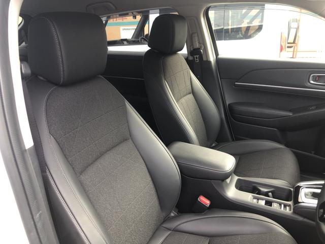 ヴェゼル ｅ：ＨＥＶＺ　試乗車アップ　純正ナビ　ＥＴＣ　ドラレコ　全周囲カメラ　クルーズコントロール　シートヒーター　禁煙車　衝突回避支援ブレーキ機能　パノラミックビューモニター　スマキ　Ｐトランク　フルオートエアコン（4枚目）