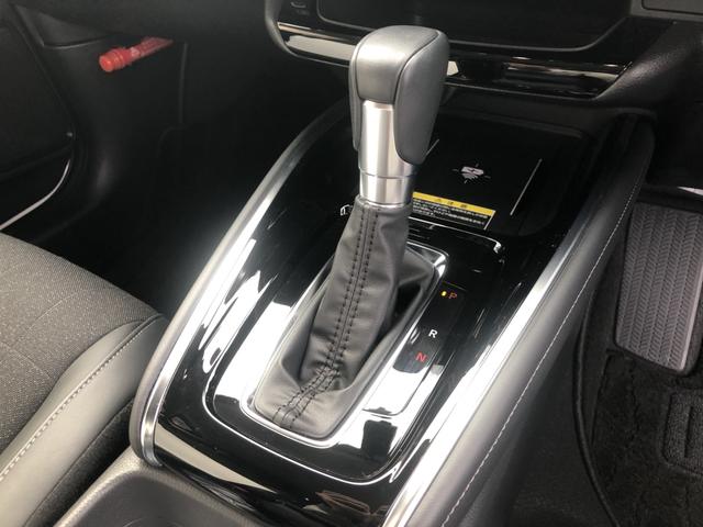 ヴェゼル ｅ：ＨＥＶＺ　試乗車アップ　純正ナビ　ＥＴＣ　ドラレコ　全周囲カメラ　クルーズコントロール　シートヒーター　禁煙車　衝突回避支援ブレーキ機能　パノラミックビューモニター　スマキ　Ｐトランク　フルオートエアコン（14枚目）