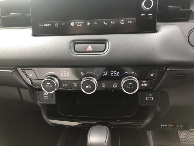 ヴェゼル ｅ：ＨＥＶＺ　試乗車アップ　純正ナビ　ＥＴＣ　ドラレコ　全周囲カメラ　クルーズコントロール　シートヒーター　禁煙車　衝突回避支援ブレーキ機能　パノラミックビューモニター　スマキ　Ｐトランク　フルオートエアコン（15枚目）