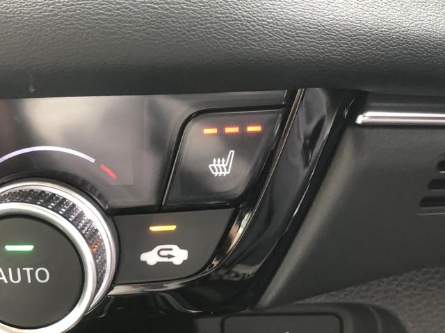 ヴェゼル ｅ：ＨＥＶＺ　試乗車アップ　純正ナビ　ＥＴＣ　ドラレコ　全周囲カメラ　クルーズコントロール　シートヒーター　禁煙車　衝突回避支援ブレーキ機能　パノラミックビューモニター　スマキ　Ｐトランク　フルオートエアコン（17枚目）