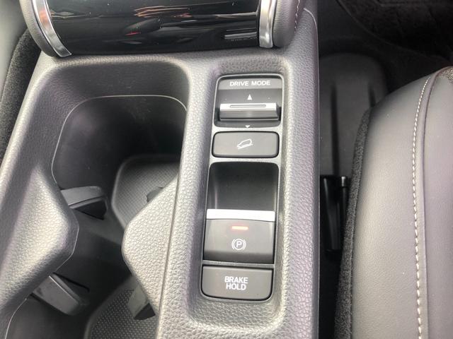 ヴェゼル ｅ：ＨＥＶＺ　試乗車アップ　純正ナビ　ＥＴＣ　ドラレコ　全周囲カメラ　クルーズコントロール　シートヒーター　禁煙車　衝突回避支援ブレーキ機能　パノラミックビューモニター　スマキ　Ｐトランク　フルオートエアコン（21枚目）