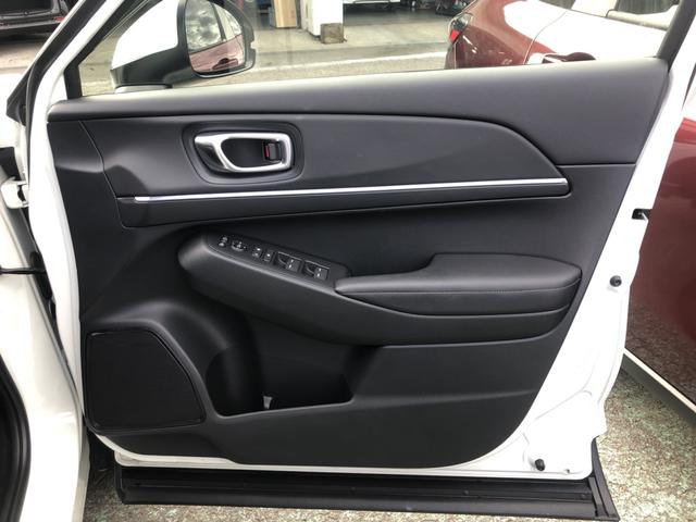 ヴェゼル ｅ：ＨＥＶＺ　試乗車アップ　純正ナビ　ＥＴＣ　ドラレコ　全周囲カメラ　クルーズコントロール　シートヒーター　禁煙車　衝突回避支援ブレーキ機能　パノラミックビューモニター　スマキ　Ｐトランク　フルオートエアコン（69枚目）