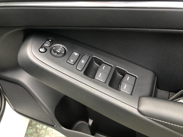 ヴェゼル ｅ：ＨＥＶＺ　試乗車アップ　純正ナビ　ＥＴＣ　ドラレコ　全周囲カメラ　クルーズコントロール　シートヒーター　禁煙車　衝突回避支援ブレーキ機能　パノラミックビューモニター　スマキ　Ｐトランク　フルオートエアコン（70枚目）