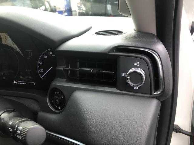 ヴェゼル ｅ：ＨＥＶＺ　試乗車アップ　純正ナビ　ＥＴＣ　ドラレコ　全周囲カメラ　クルーズコントロール　シートヒーター　禁煙車　衝突回避支援ブレーキ機能　パノラミックビューモニター　スマキ　Ｐトランク　フルオートエアコン（77枚目）
