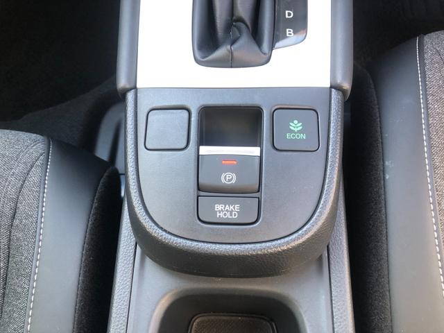 フィット ｅ：ＨＥＶホーム　試乗車アップ　純正ディスプレイオーディオ　ＬＥＤ　禁煙車　前後誤発進抑制機能　クリソナ　助手席エアバッグ　運転席エアバッグ　アイドリングストップ　ＵＳＢ接続　バックカメラ　ＡＢＳ　サイドエアバッグ（11枚目）