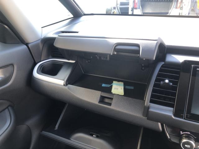 フィット ｅ：ＨＥＶホーム　試乗車アップ　純正ディスプレイオーディオ　ＬＥＤ　禁煙車　前後誤発進抑制機能　クリソナ　助手席エアバッグ　運転席エアバッグ　アイドリングストップ　ＵＳＢ接続　バックカメラ　ＡＢＳ　サイドエアバッグ（14枚目）