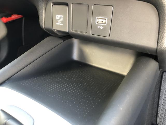 フィット ｅ：ＨＥＶホーム　試乗車アップ　純正ディスプレイオーディオ　ＬＥＤ　禁煙車　前後誤発進抑制機能　クリソナ　助手席エアバッグ　運転席エアバッグ　アイドリングストップ　ＵＳＢ接続　バックカメラ　ＡＢＳ　サイドエアバッグ（15枚目）