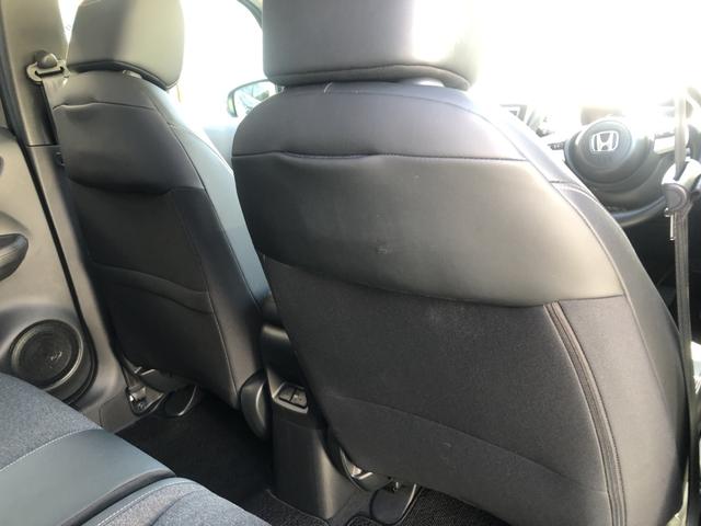 フィット ｅ：ＨＥＶホーム　試乗車アップ　純正ディスプレイオーディオ　ＬＥＤ　禁煙車　前後誤発進抑制機能　クリソナ　助手席エアバッグ　運転席エアバッグ　アイドリングストップ　ＵＳＢ接続　バックカメラ　ＡＢＳ　サイドエアバッグ（18枚目）