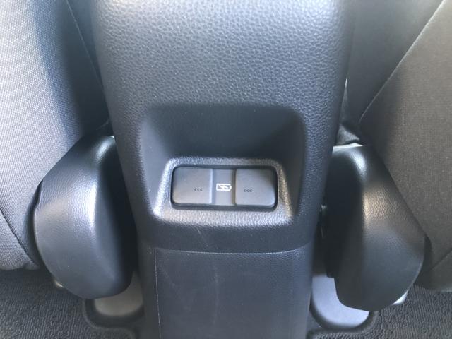 フィット ｅ：ＨＥＶホーム　試乗車アップ　純正ディスプレイオーディオ　ＬＥＤ　禁煙車　前後誤発進抑制機能　クリソナ　助手席エアバッグ　運転席エアバッグ　アイドリングストップ　ＵＳＢ接続　バックカメラ　ＡＢＳ　サイドエアバッグ（23枚目）