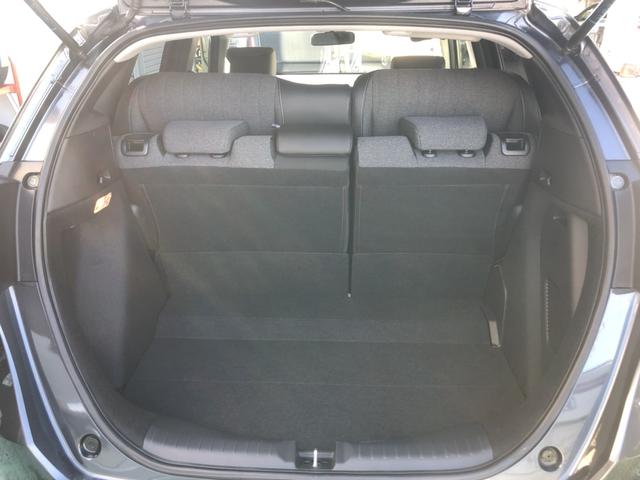 フィット ｅ：ＨＥＶホーム　試乗車アップ　純正ディスプレイオーディオ　ＬＥＤ　禁煙車　前後誤発進抑制機能　クリソナ　助手席エアバッグ　運転席エアバッグ　アイドリングストップ　ＵＳＢ接続　バックカメラ　ＡＢＳ　サイドエアバッグ（24枚目）