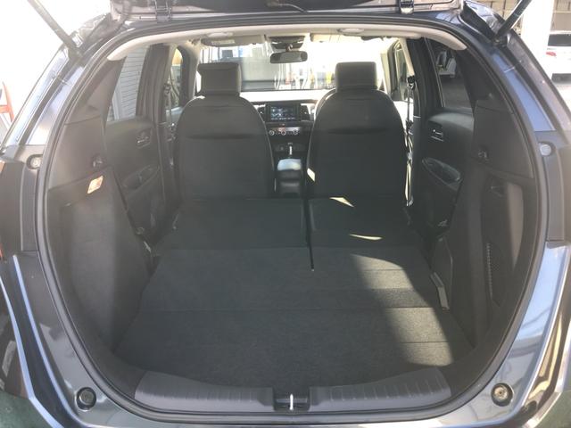 フィット ｅ：ＨＥＶホーム　試乗車アップ　純正ディスプレイオーディオ　ＬＥＤ　禁煙車　前後誤発進抑制機能　クリソナ　助手席エアバッグ　運転席エアバッグ　アイドリングストップ　ＵＳＢ接続　バックカメラ　ＡＢＳ　サイドエアバッグ（25枚目）